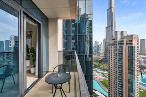 Outdoor dining - Elegant 2 bedroom Apartment with Burj Khalifa views on Sheikh Mohammed Bin Rashi (Dubai)