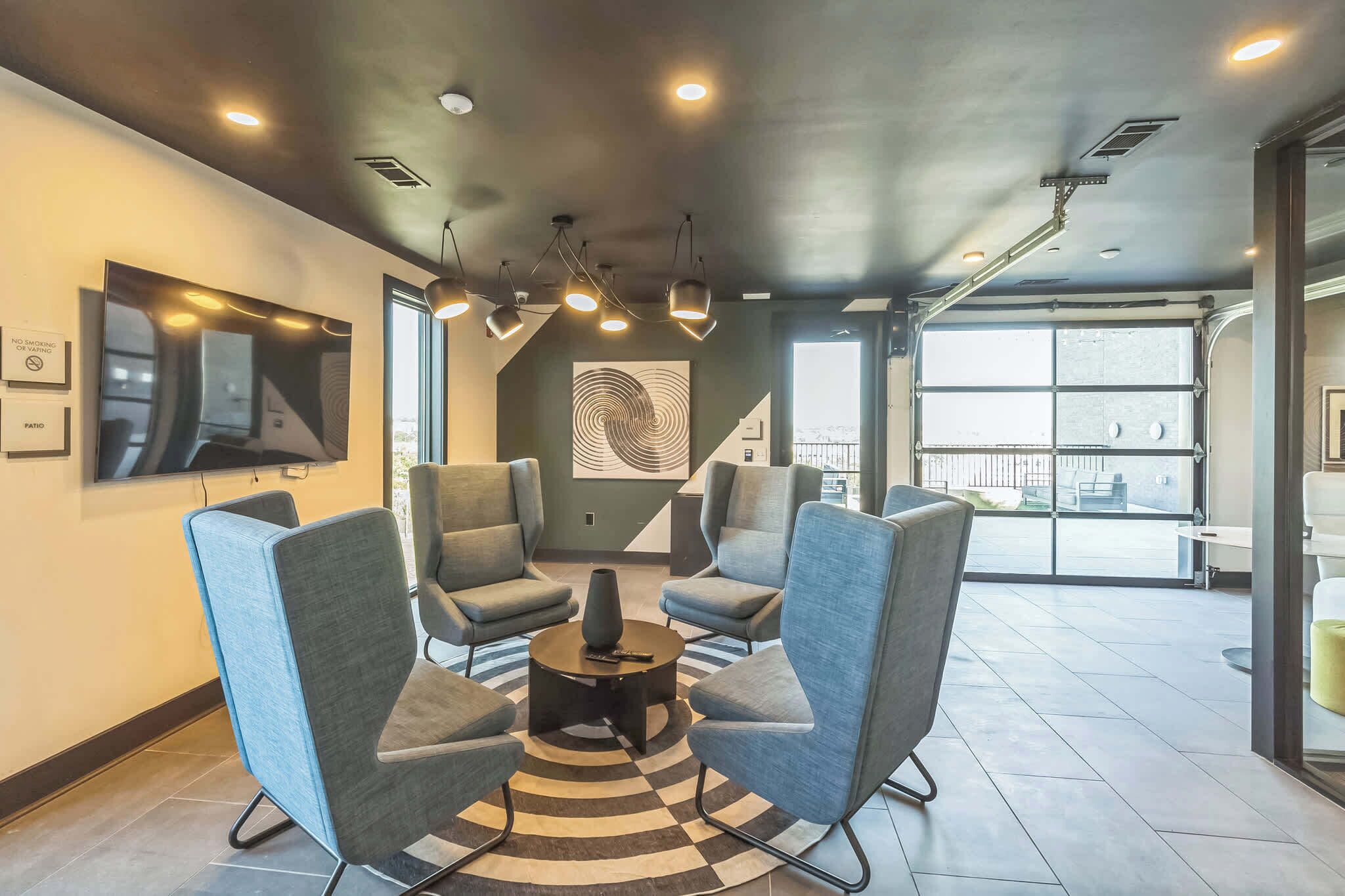 Gorgeous 2BD Apt for 8 w/Rooftop & Gym, Near DT! Reviews, Deals