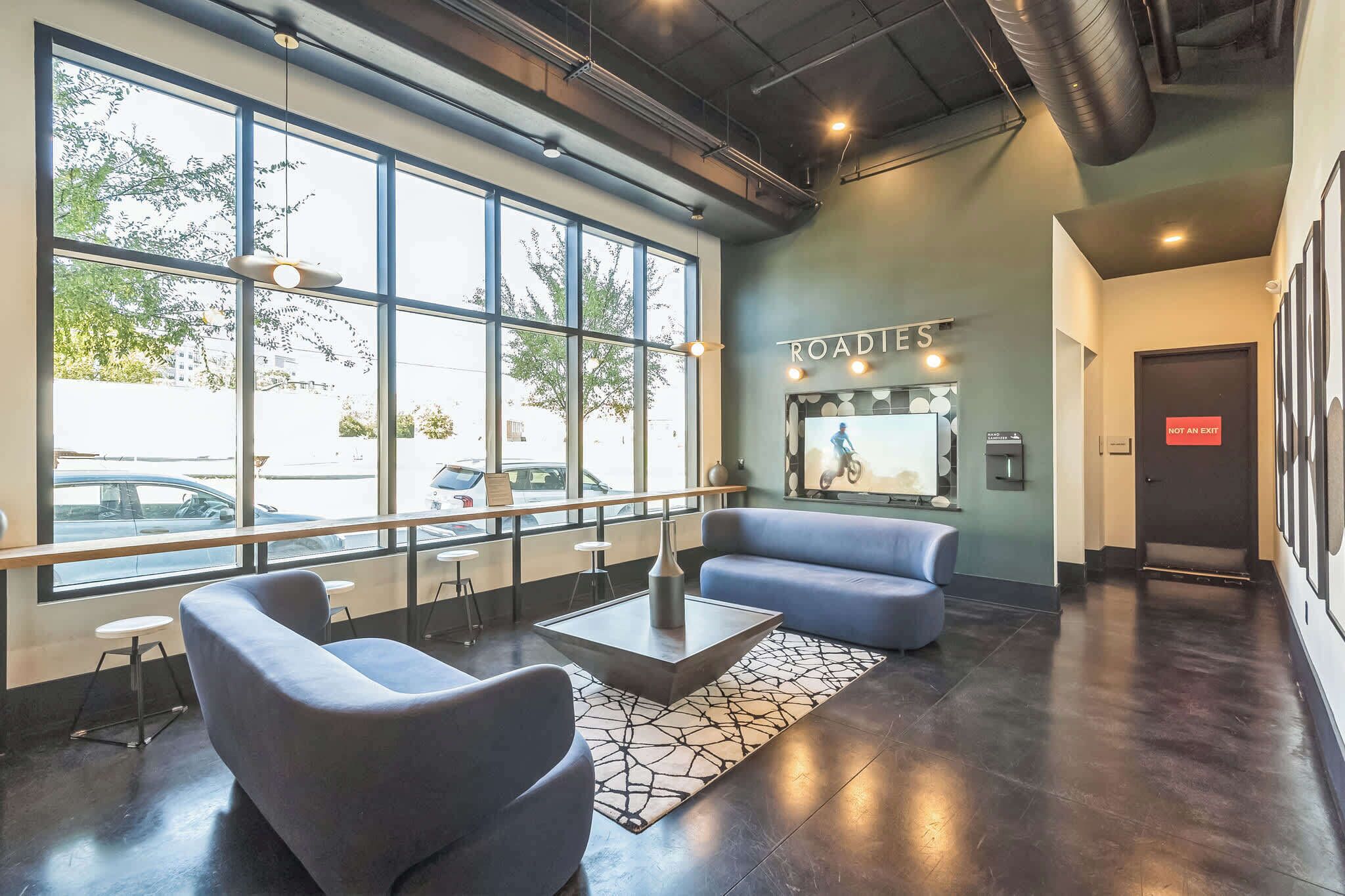 Gorgeous 2BD Apt for 8 w/Rooftop & Gym, Near DT! Reviews, Deals