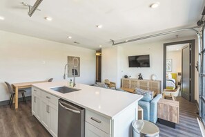 Interior - Gorgeous Apt for 8 w/Rooftop & Gym, Near DT! (Nashville)