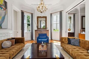 Smart TV, table tennis, books, offices - Stunning Historic B&B | Heated Pool (New Orleans)