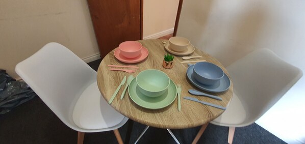 Yhteismajoitus, 1 makuuhuone, kaupunkinäköala | Ruokailu