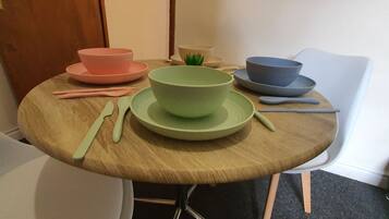 Shared Dormitory, 1 Bedroom, City View | Dining