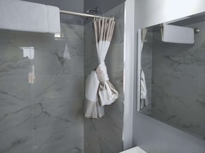 Basic Single Room | Bathroom