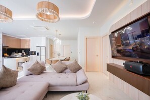 42-tommers LED-tv med kabelkanaler