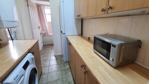 Dormitorio compartido, 1 habitación, vistas a la ciudad | Cocina privada