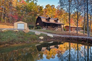 Exterior - 4 Cabins indoor pool (Sevierville)