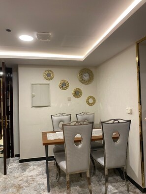 ROYAL SUITE WITH HARAM VIEW WITH PRIVATE ELEVATOR | Living area