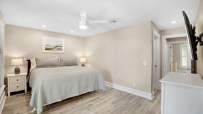 2 slaapkamers, een bureau, een strijkplank/strijkijzer, gratis wifi