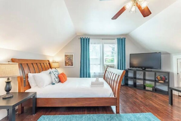 3 bedrooms, iron/ironing board, WiFi, bed sheets - Charming 3bed Home w/ Yard - Walk Score 91! (Portland)