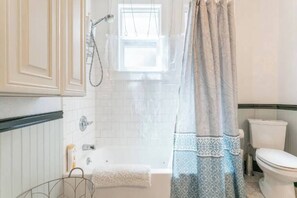 Shower, hair dryer, towels - Charming 3bed Home w/ Yard - Walk Score 91! (Portland)