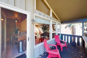 Outdoor dining - Local`s Condo in Vail, Steps from Ski Shuttle (Vail)