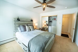 2 bedrooms, WiFi, bed sheets - Local`s Condo in Vail, Steps from Ski Shuttle (Vail)