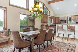 Dining - 6 bd 5 Bath, 5k sq ft Ski Home, Close to Vail & BC (Edwards)