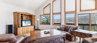Gold Dust Getaway | Hot tub | Near Ski Resorts