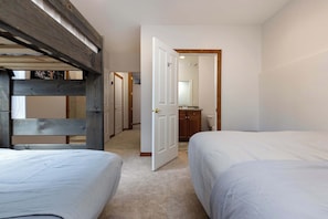 6 室のベッドルーム、アイロン / アイロン台、WiFi、ベッドシーツ