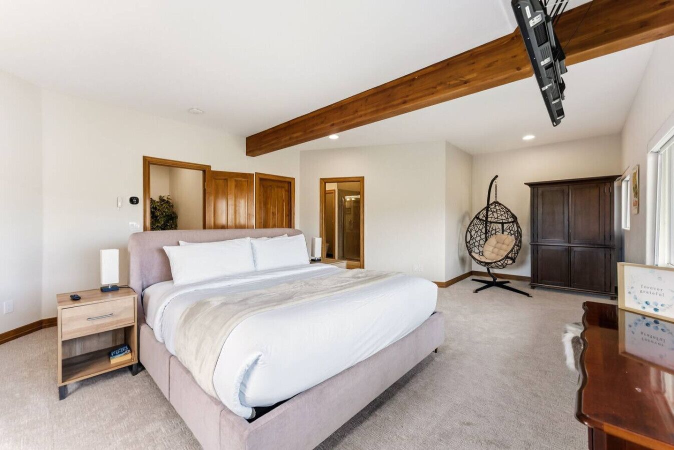 6 habitaciones, tabla de planchar con plancha, cuna de viaje y wifi 