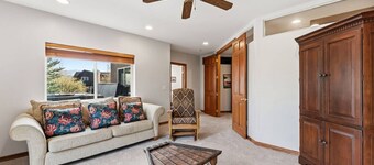 Gold Dust Getaway | Hot tub | Near Ski Resorts