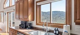 Gold Dust Getaway | Hot tub | Near Ski Resorts