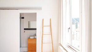 Shower, hair dryer, shampoo - 2min→ Midi Station / Netflix /Nespresso/ Smart TV/ Full Kitchen (Saint-Gilles)