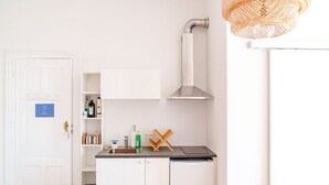 Coffee/tea maker, fridge, microwave, electric kettle - 2min→ Midi Station / Netflix /Nespresso/ Smart TV/ Full Kitchen (Saint-Gilles)