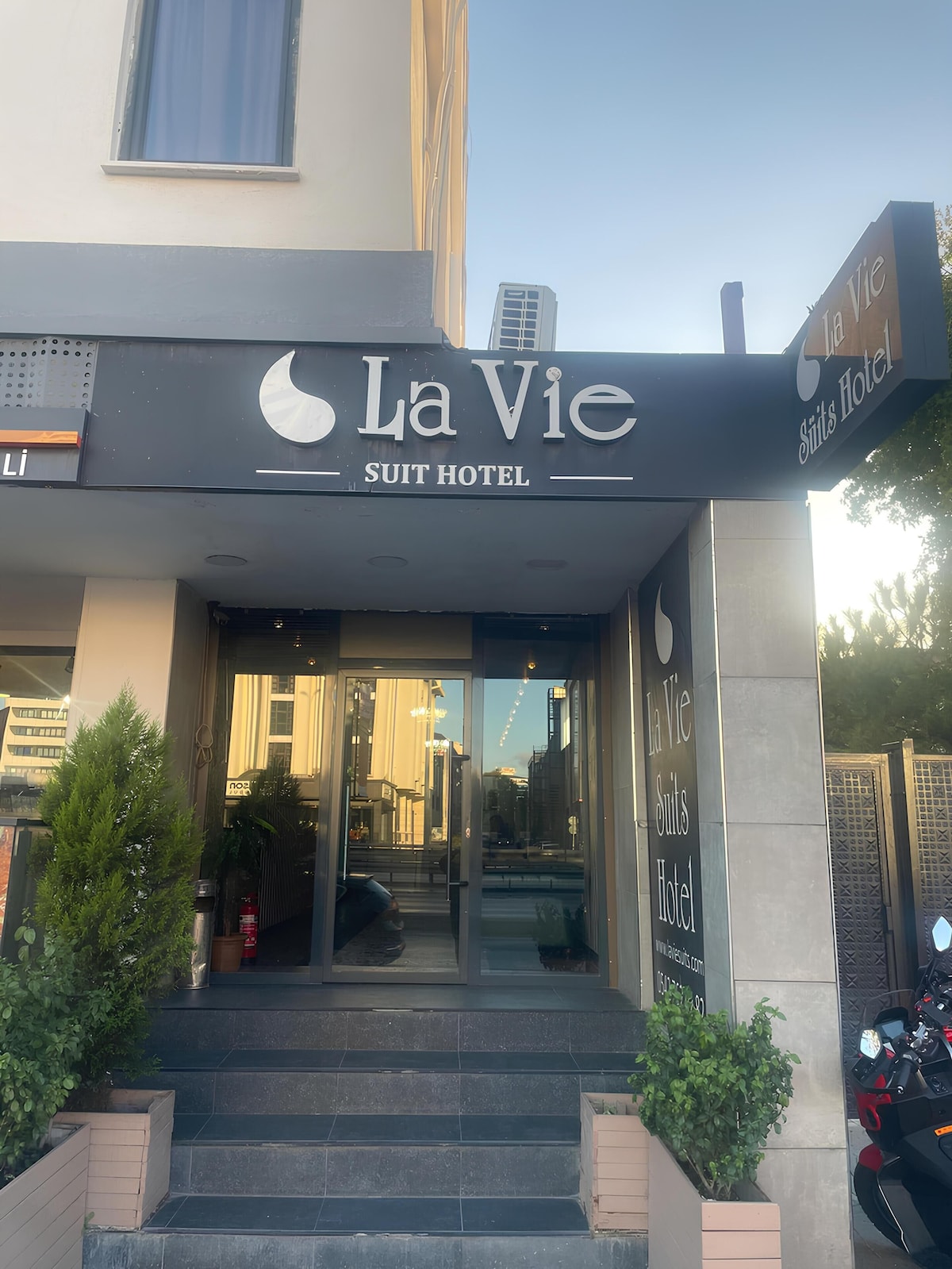 La Vie Suits Hotel