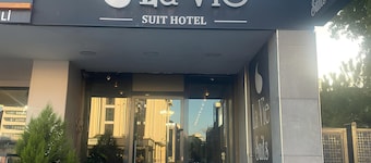 La Vie Suit Hotel