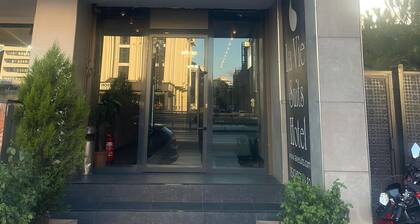 La Vie Suit Hotel