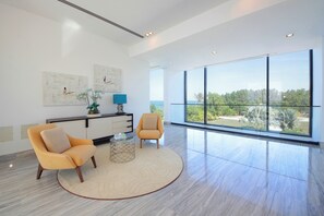 Living area - Silk Valley - Grand 6B Beachfront Villa (Abu Dhabi)