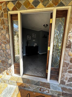 Exterior detail -  The Hideaway, Private King Suite Near MTSU (Murfreesboro)