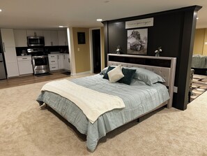 1 bedroom, iron/ironing board, WiFi, bed sheets -  The Hideaway, Private King Suite Near MTSU (Murfreesboro)