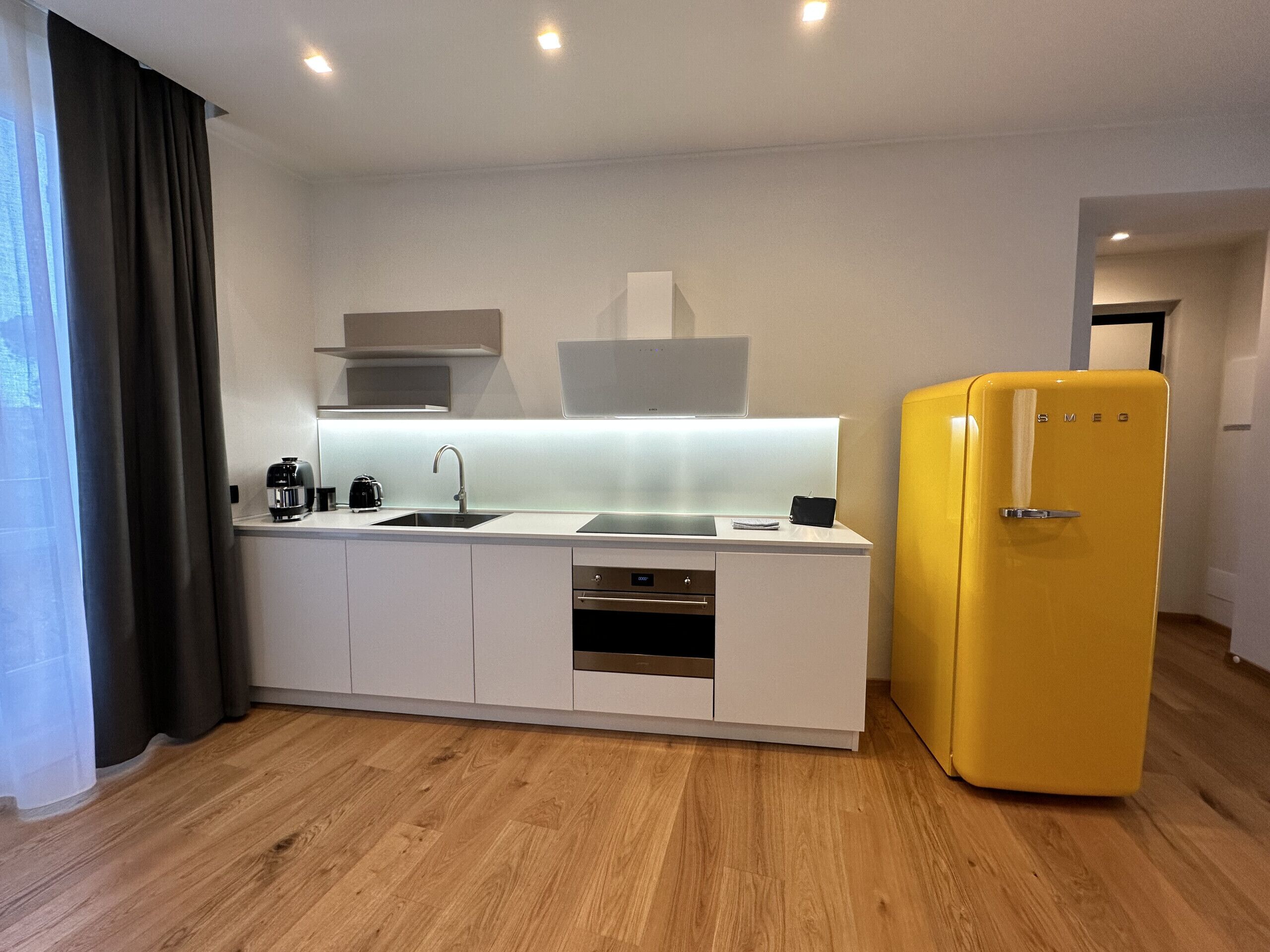 Réfrigérateur, micro-ondes, four, cafetière/bouilloire