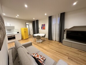 TV, stereo - Suite Apartment C - Piol42 Rivoli (Rivoli)