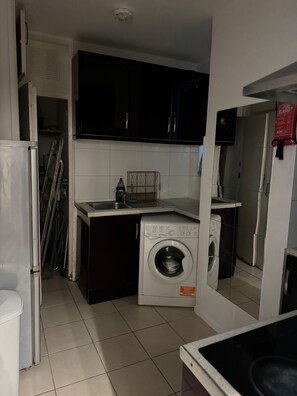 Private kitchen - 3 Bed Flat - Sleeps 5 - Wifi (London)