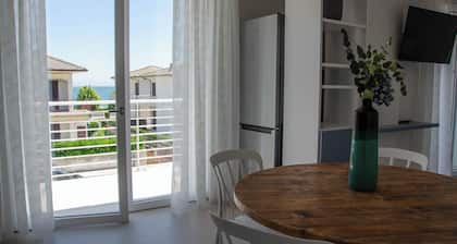 Appartamento moderno e luminoso al primo piano, con vista mare!