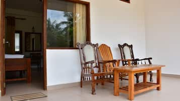 Chambre Familiale, rez-de-chaussée | Terrasse/Patio