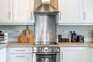 Fridge, stovetop - Urban Chic 2-BR Flat Trafford Centre– Free Parking (Irlam)