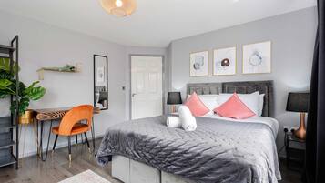 2 bedrooms, iron/ironing board, travel cot, WiFi