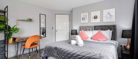 2 makuuhuonetta, silitysrauta/-lauta, vauvan matkasänky, Wi-Fi