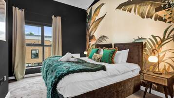 3 bedrooms, desk, iron/ironing board, travel cot