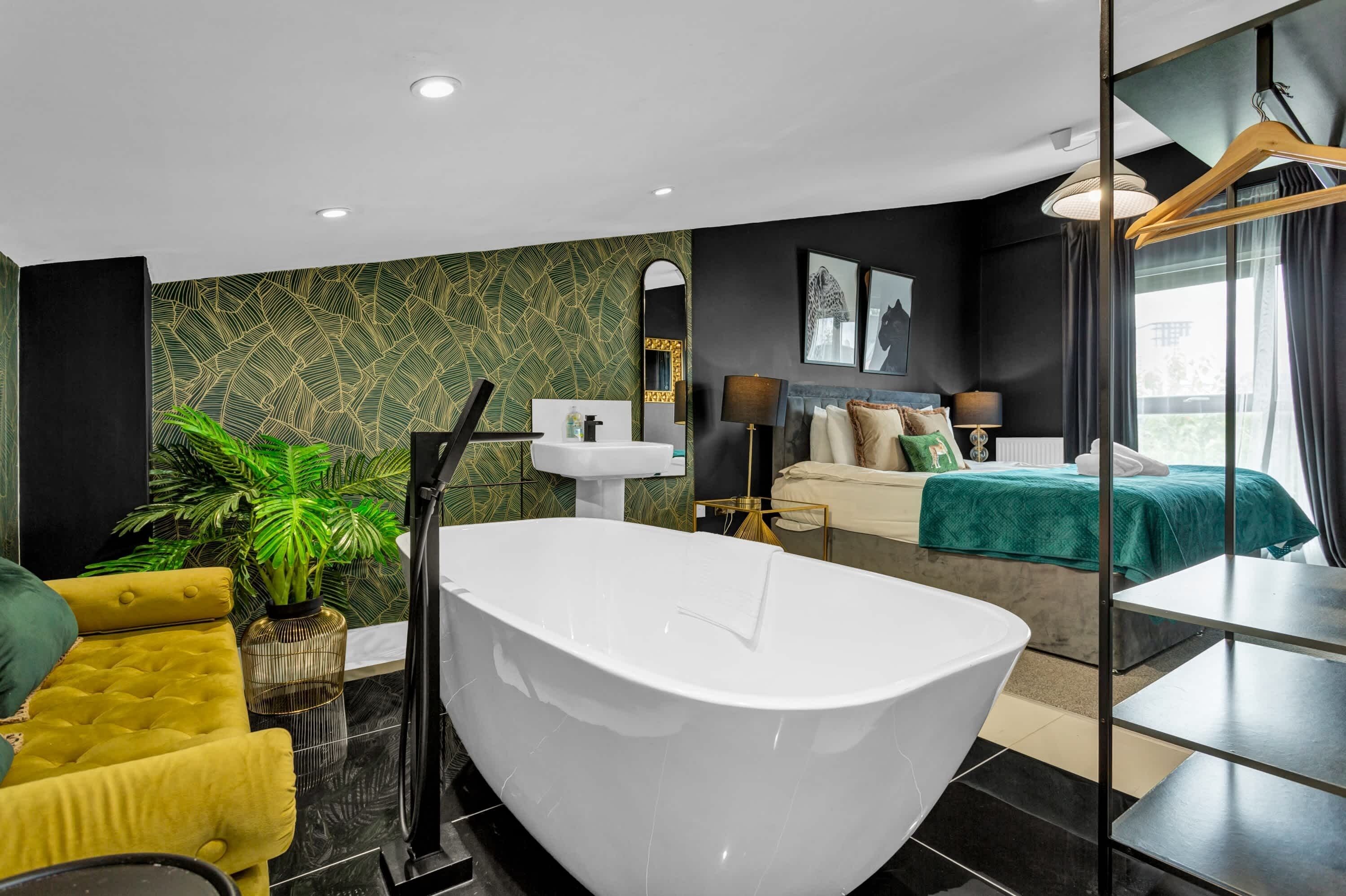 3 bedrooms, desk, iron/ironing board, travel crib