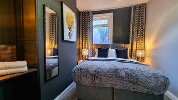 3 bedrooms, iron/ironing board, travel crib, WiFi