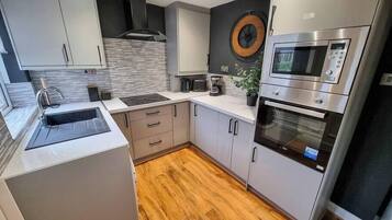 Refrigerador, microondas, horno, placa de cocina