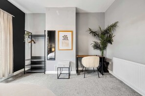 3 habitaciones, tabla de planchar con plancha, cuna de viaje y wifi 