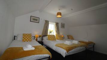 5 bedrooms, iron/ironing board, free WiFi