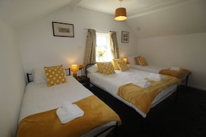 5 bedrooms, iron/ironing board, free WiFi - High Street House (Rotherham)