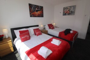 5 bedrooms, iron/ironing board, free WiFi - High Street House (Rotherham)