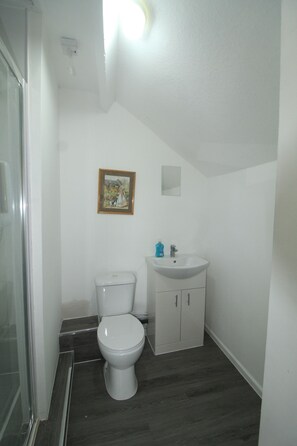 Nhà tiện nghi đơn giản | Phòng tắm