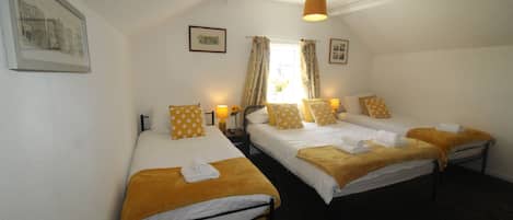 5 bedrooms, iron/ironing board, free WiFi