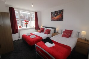 5 bedrooms, iron/ironing board, free WiFi - High Street House (Rotherham)